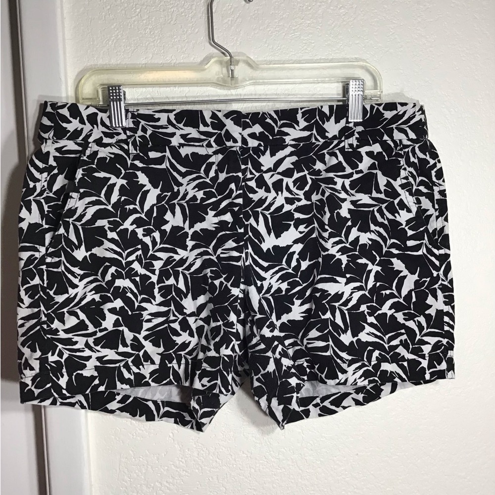 J. CREW WOMENS CHINO SHORTS SIZE 12 BLACK / WHITE 100% COTTON INSEAM 5. RISE 8 - Picture 2 of 10